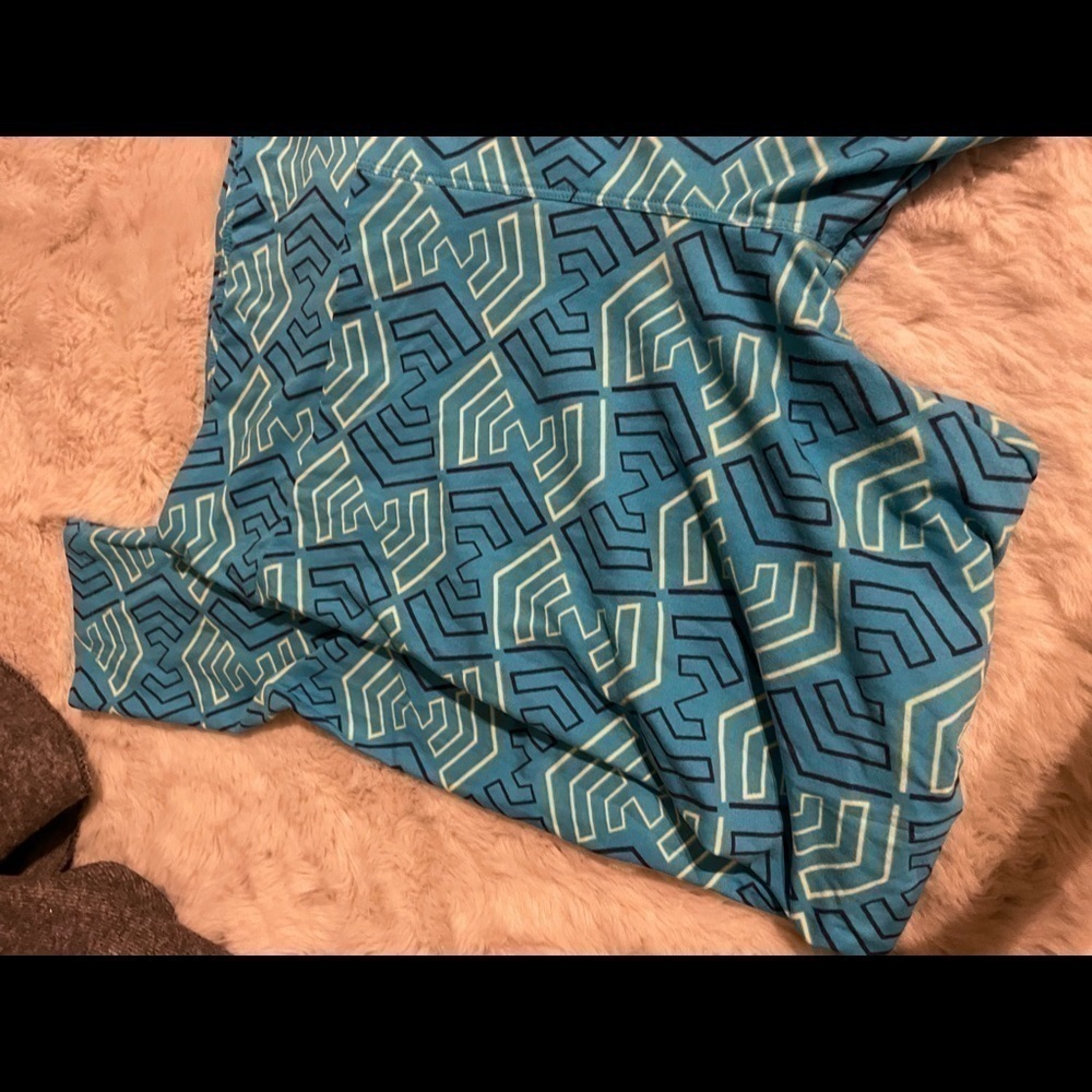 LuLaRoe Blue Arrows Design Tall Curvy One Size Leggings
Condition 8/10 no flaws - Picture 2 of 7